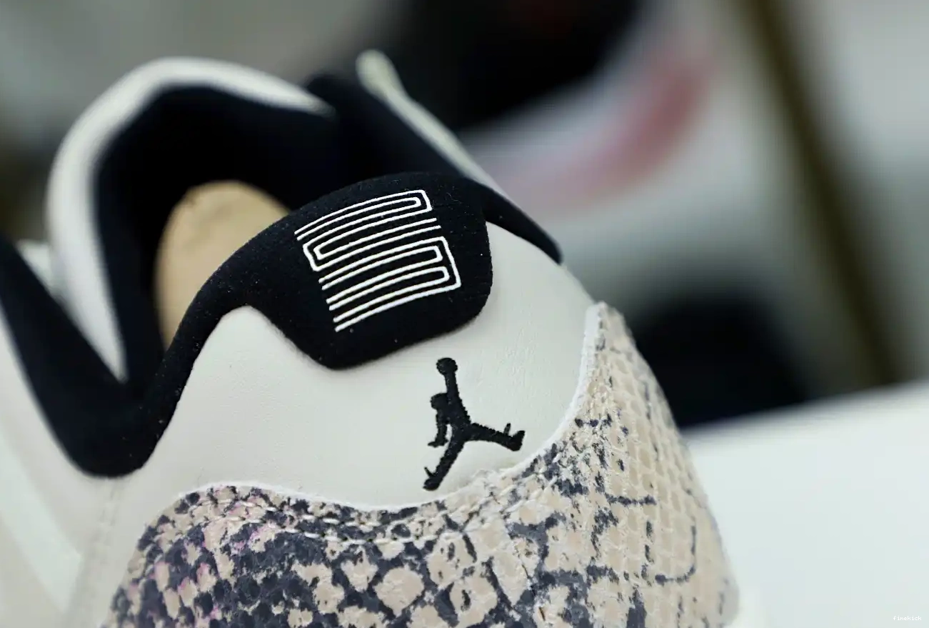 LIGHT BONE LOW SNAKESKIN 11 JORDAN AIR 0614